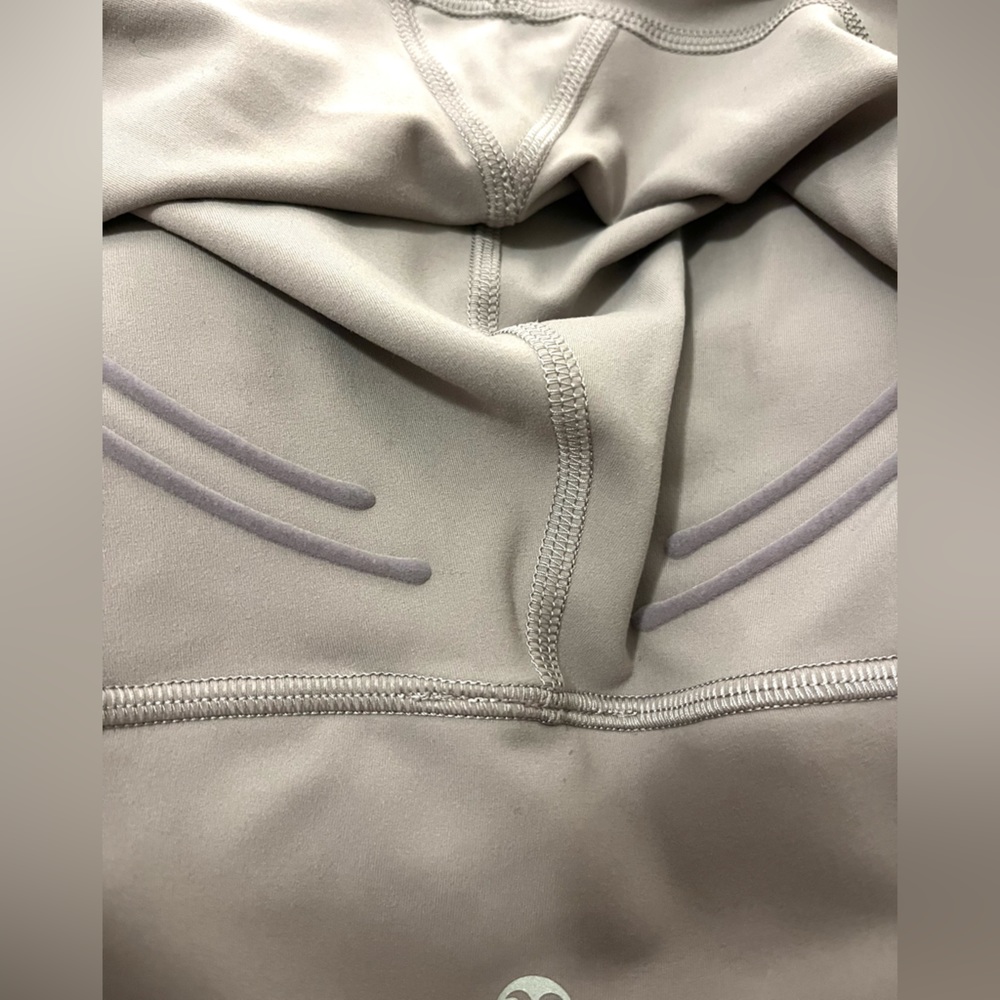 Lululemon Get In Line Super High Rise Tight size 6 - Picture 10 of 14